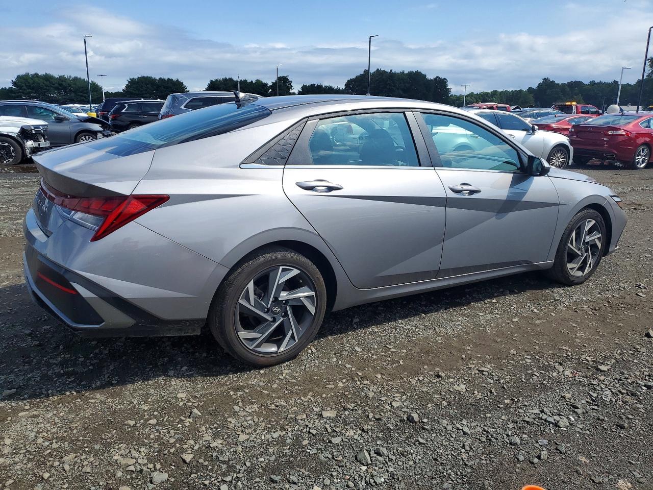2025 HYUNDAI ELANTRA SEL — снимка 3