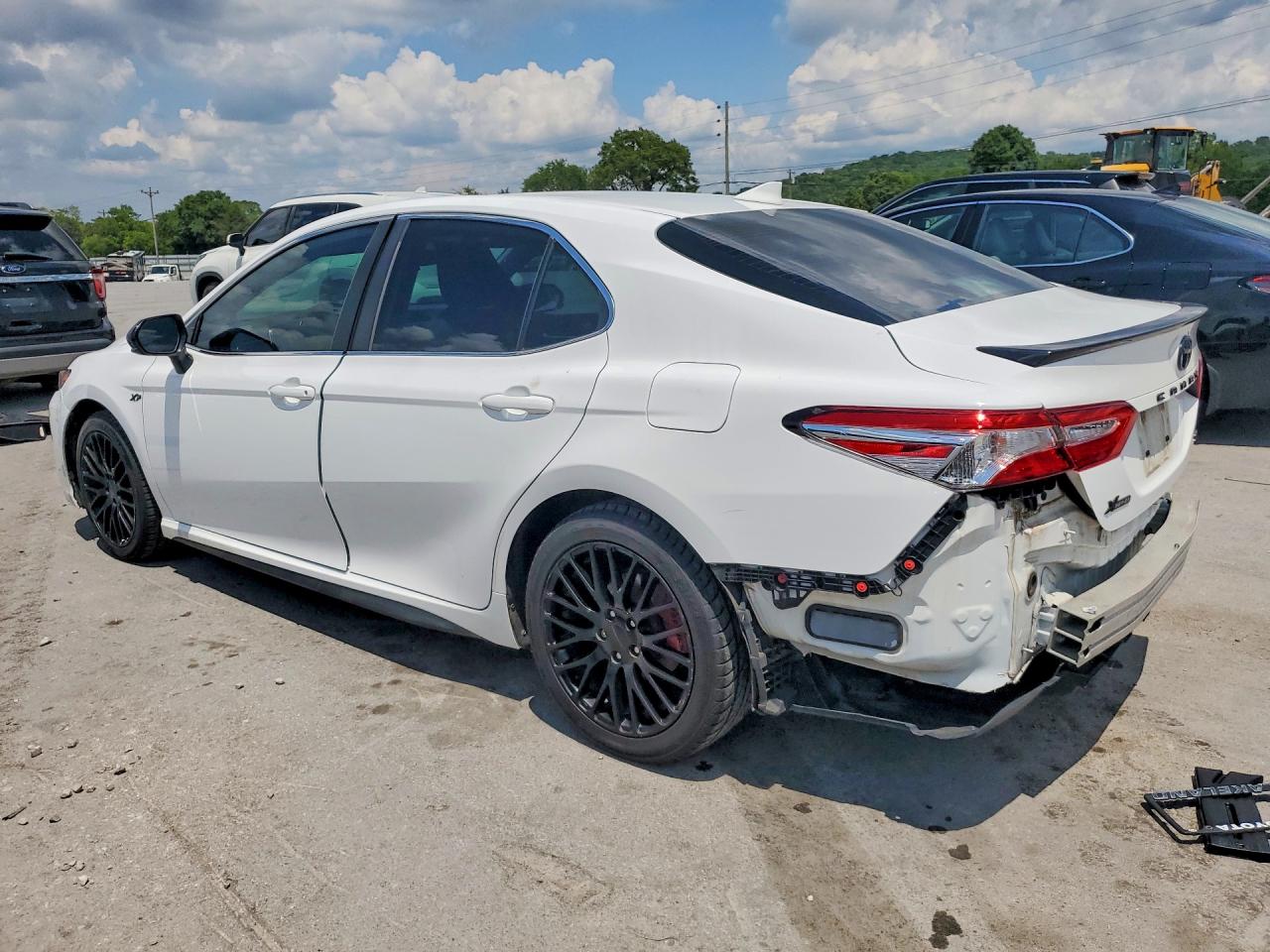2020 TOYOTA CAMRY SE — снимка 2