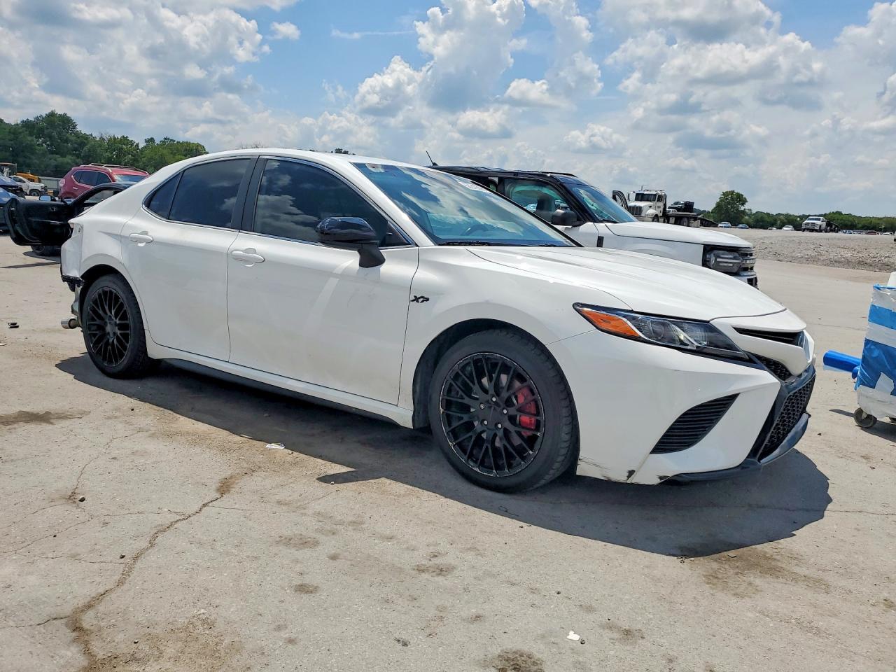 2020 TOYOTA CAMRY SE — снимка 4