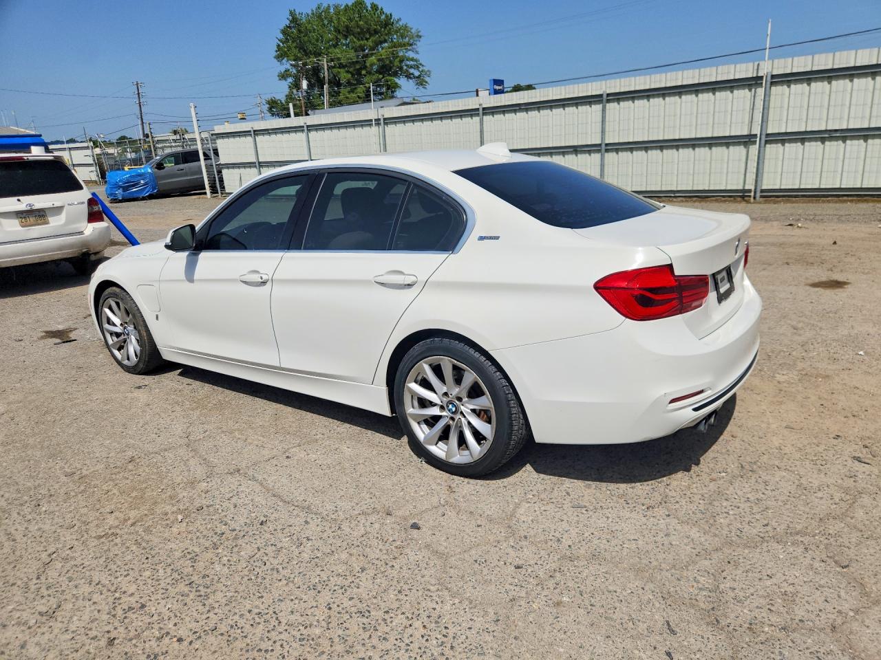 2018 BMW 330E — снимка 2