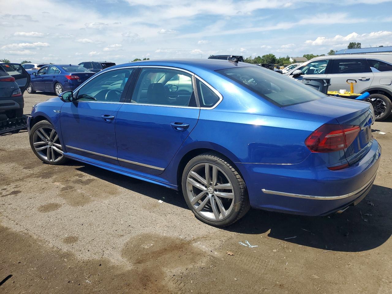 2017 VOLKSWAGEN PASSAT R-LINE — снимка 2