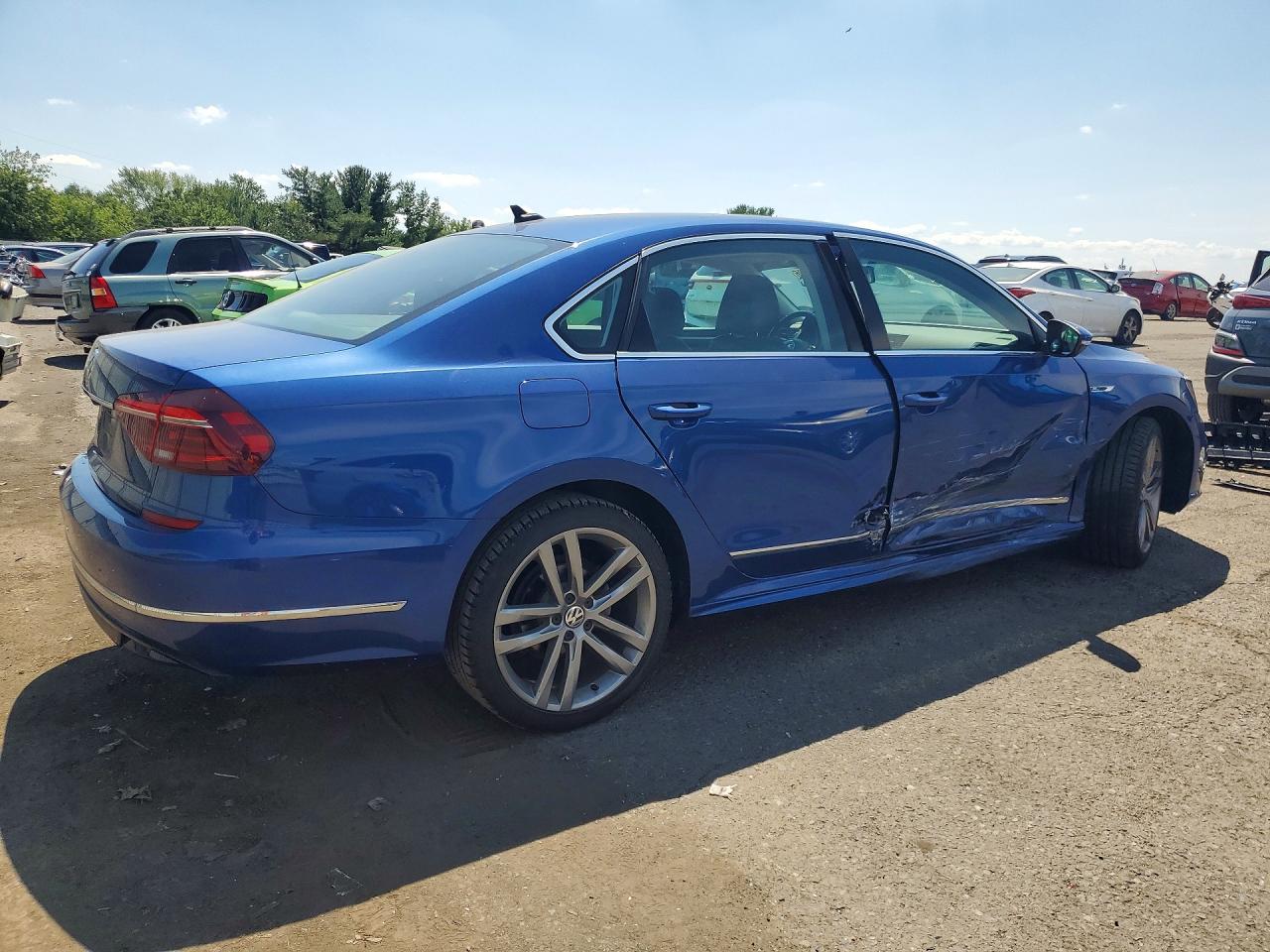 2017 VOLKSWAGEN PASSAT R-LINE — снимка 3