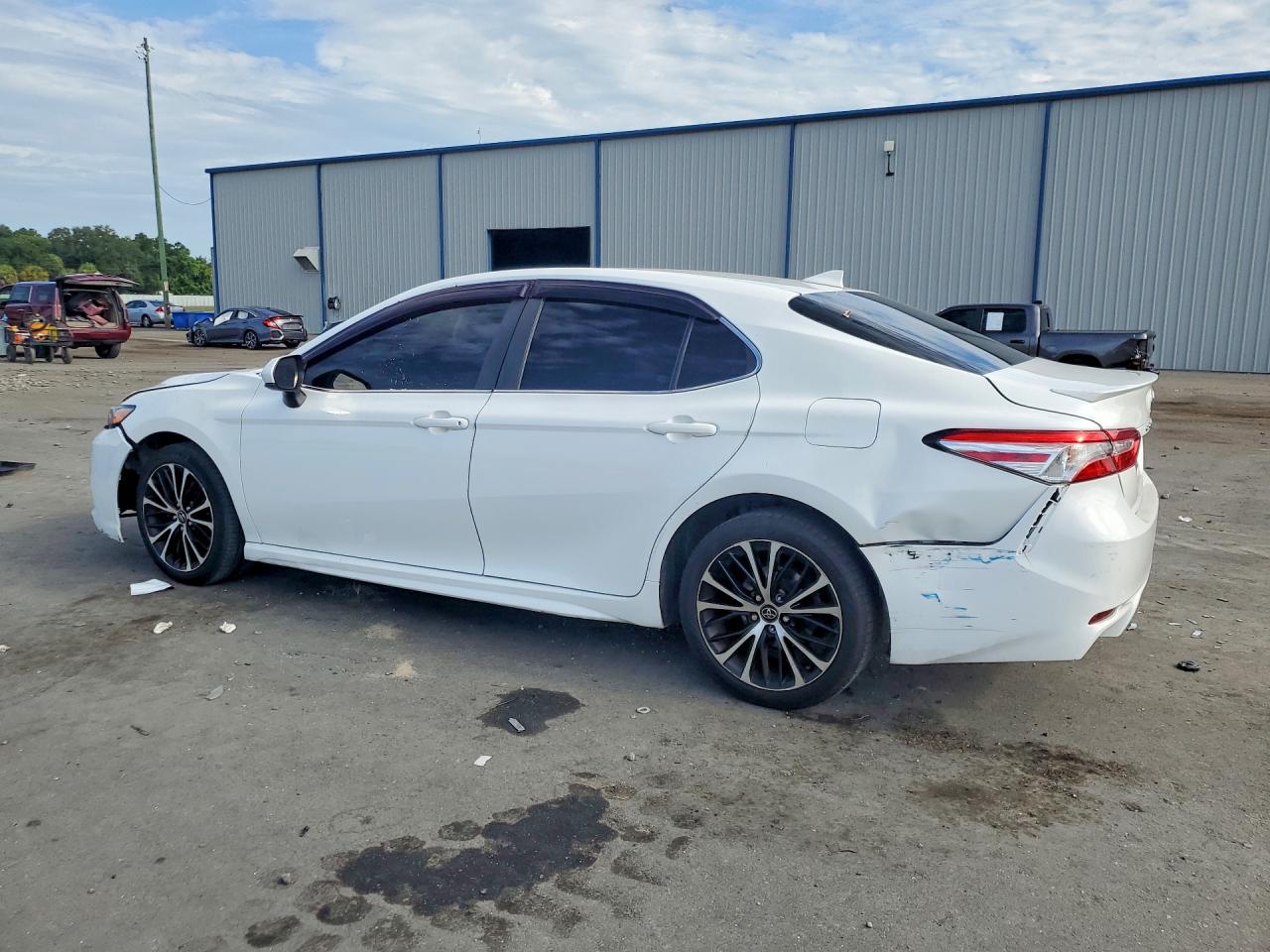 2020 TOYOTA CAMRY SE — снимка 2