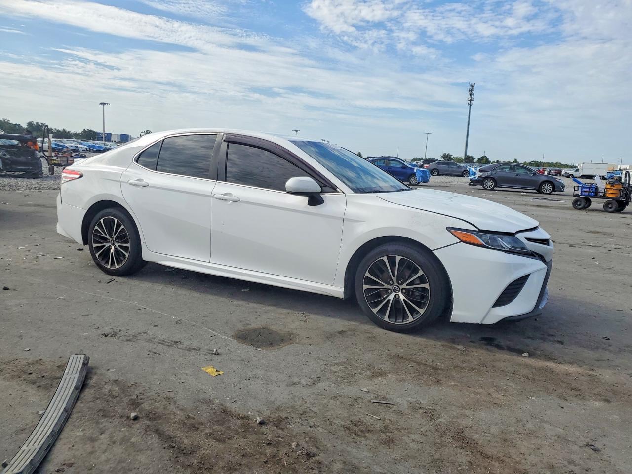 2020 TOYOTA CAMRY SE — снимка 4