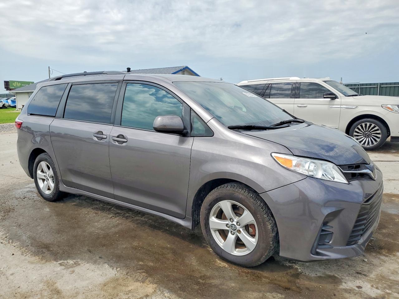2018 TOYOTA SIENNA LE — снимка 4