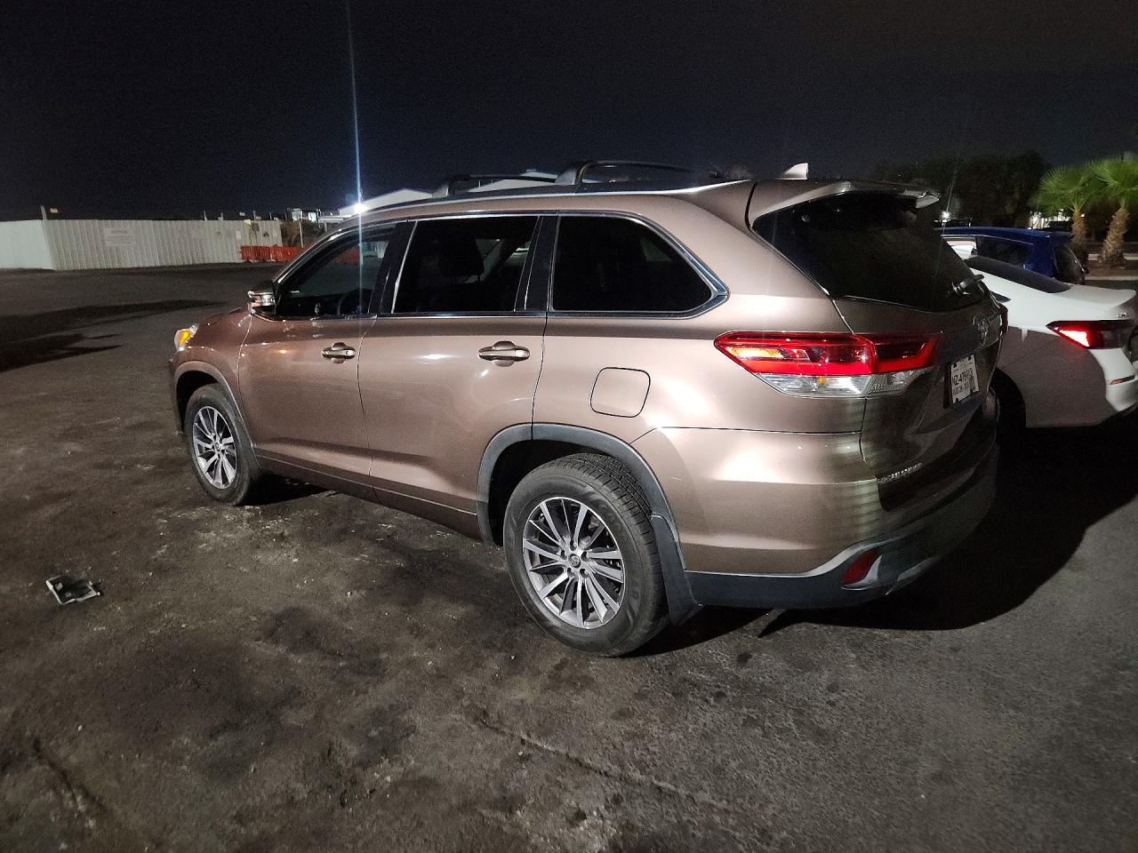 2017 TOYOTA HIGHLANDER XLE — снимка 2