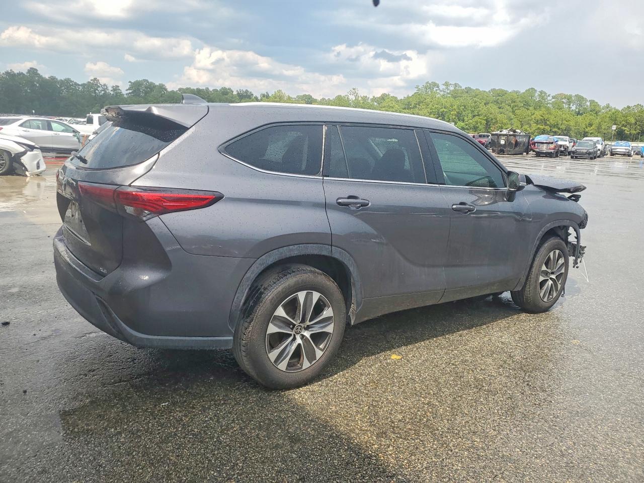 2022 TOYOTA HIGHLANDER XLE — снимка 3