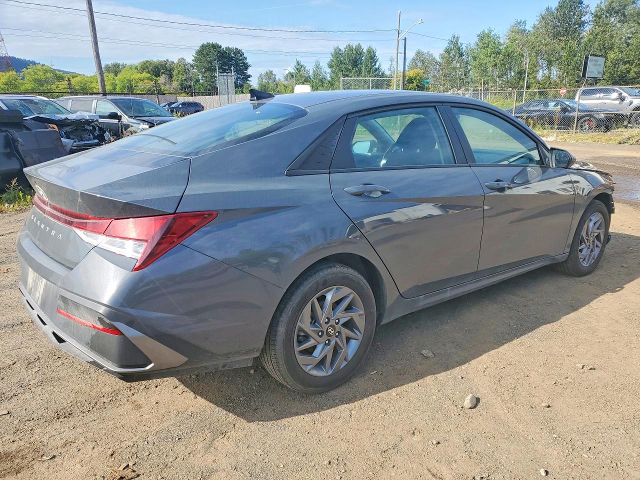 2025 HYUNDAI ELANTRA SEL SPORT — снимка 3