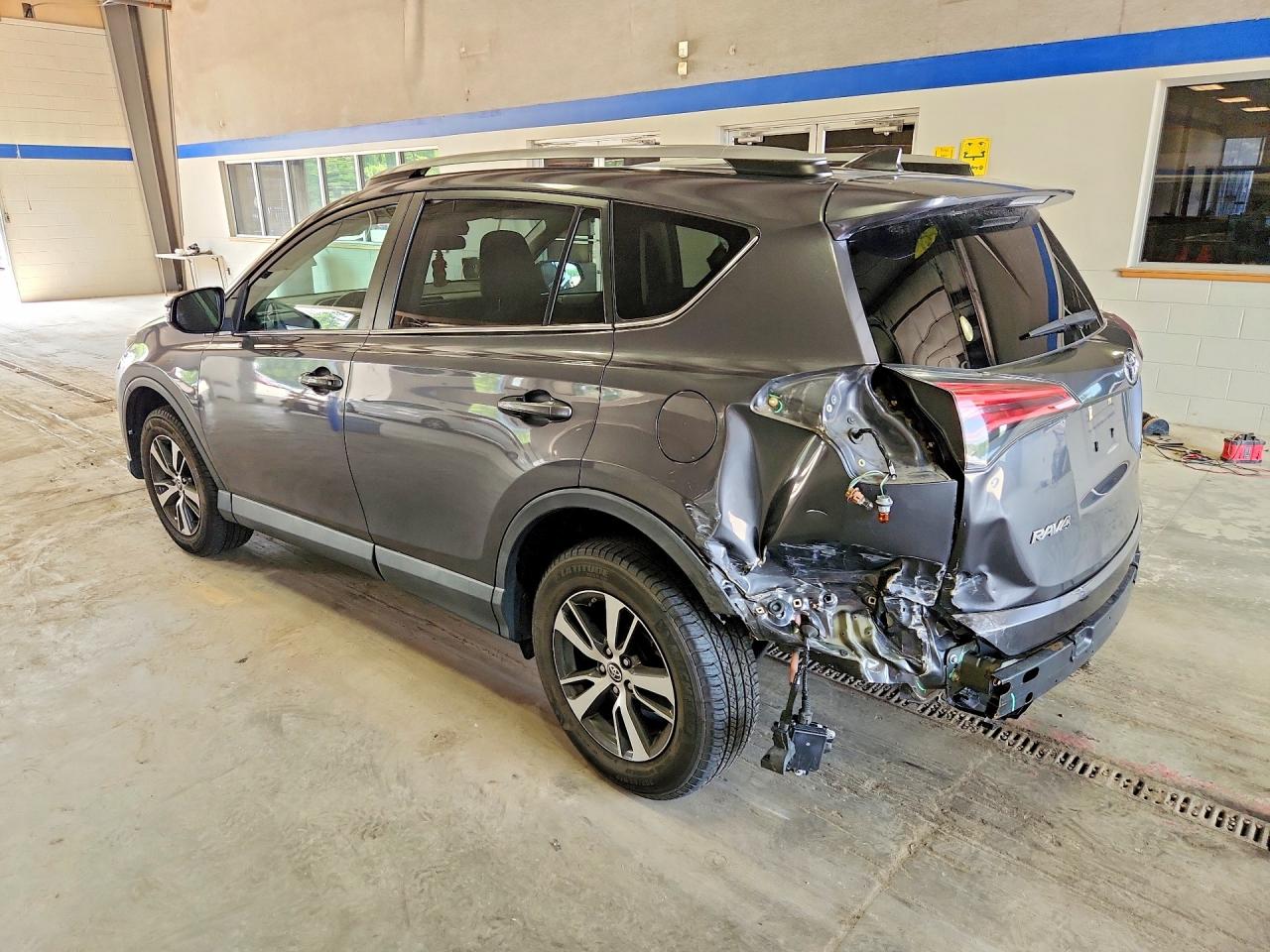 2018 TOYOTA RAV4 XLE — снимка 2