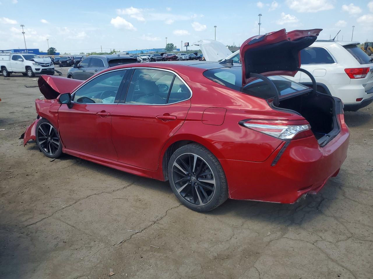 2019 TOYOTA CAMRY XSE V6 — снимка 2
