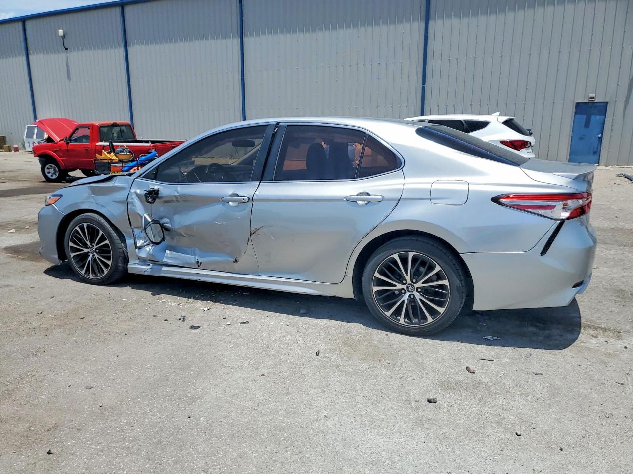 2018 TOYOTA CAMRY SE — снимка 2