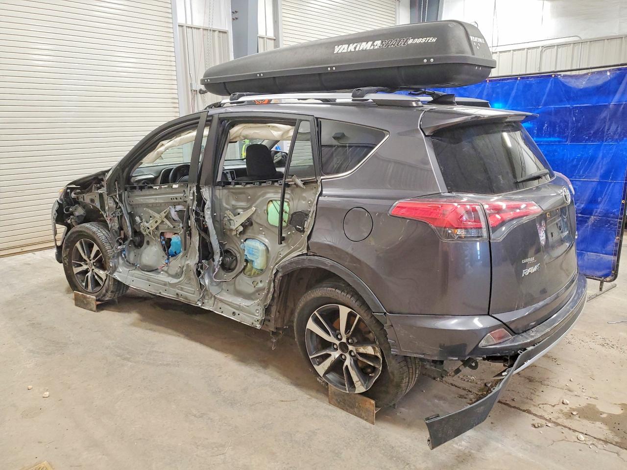 2017 TOYOTA RAV4 XLE — снимка 2