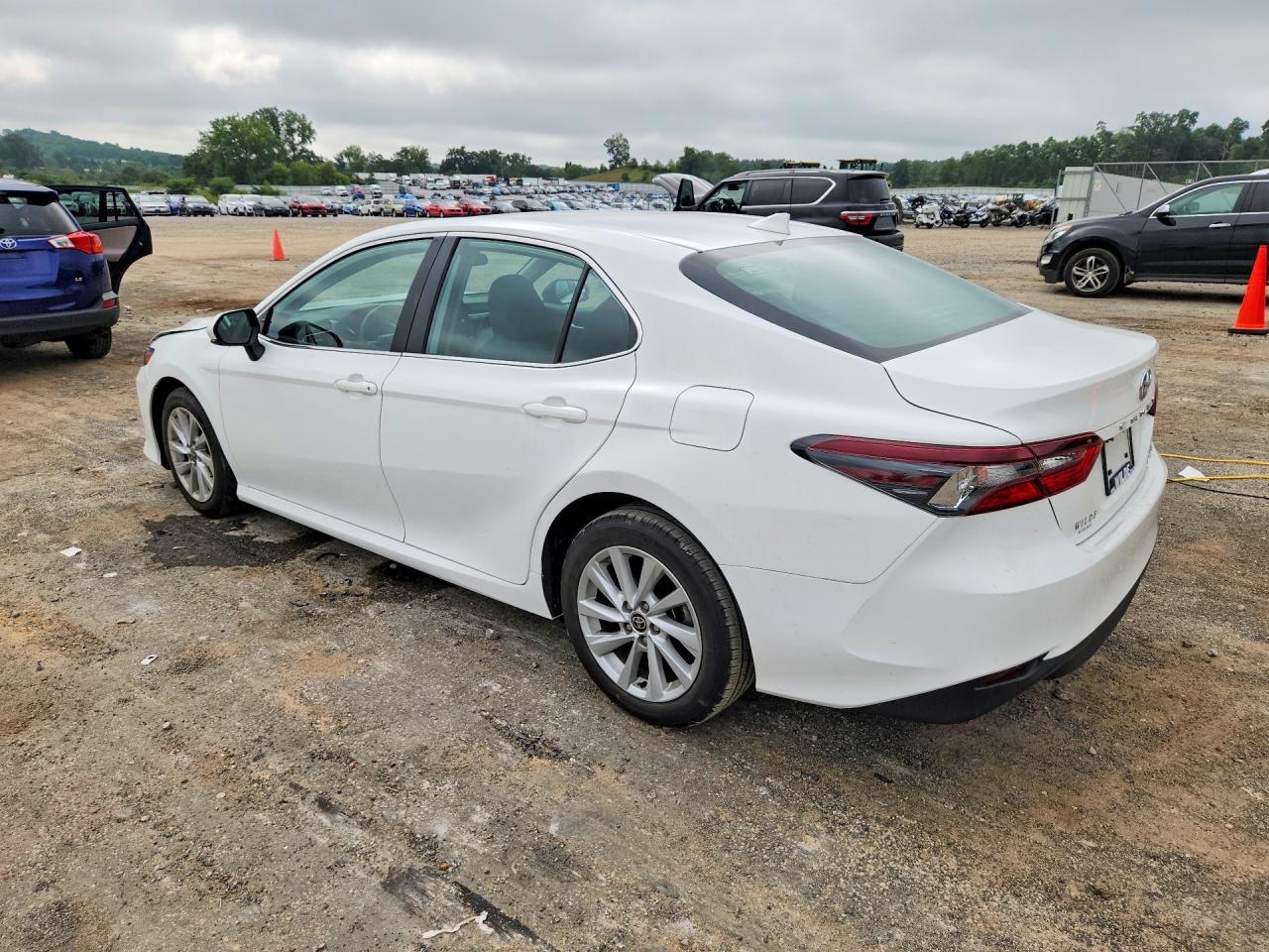 2022 TOYOTA CAMRY LE — снимка 2