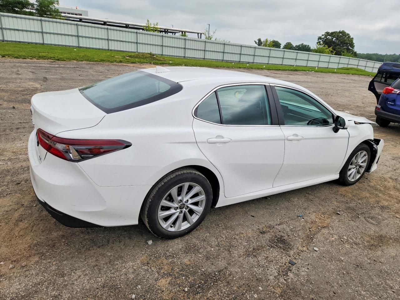 2022 TOYOTA CAMRY LE — снимка 3