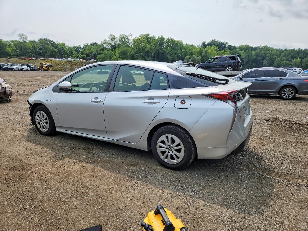 2016 TOYOTA PRIUS TWO — снимка 2