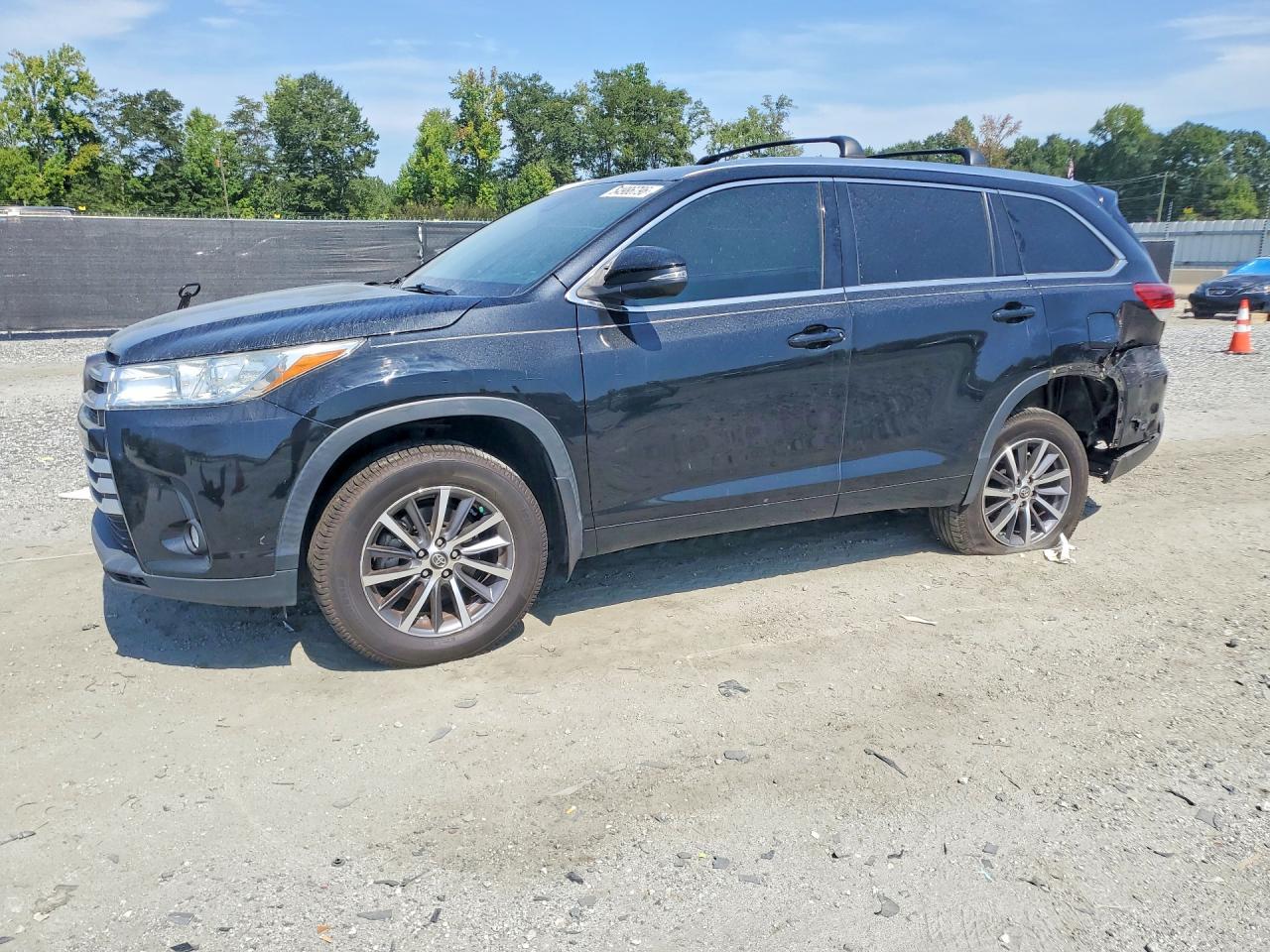 2017 TOYOTA HIGHLANDER XLE