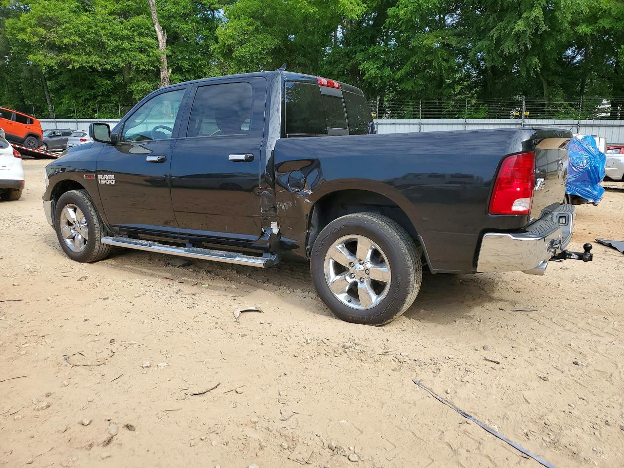 2016 RAM 1500 SLT — снимка 2