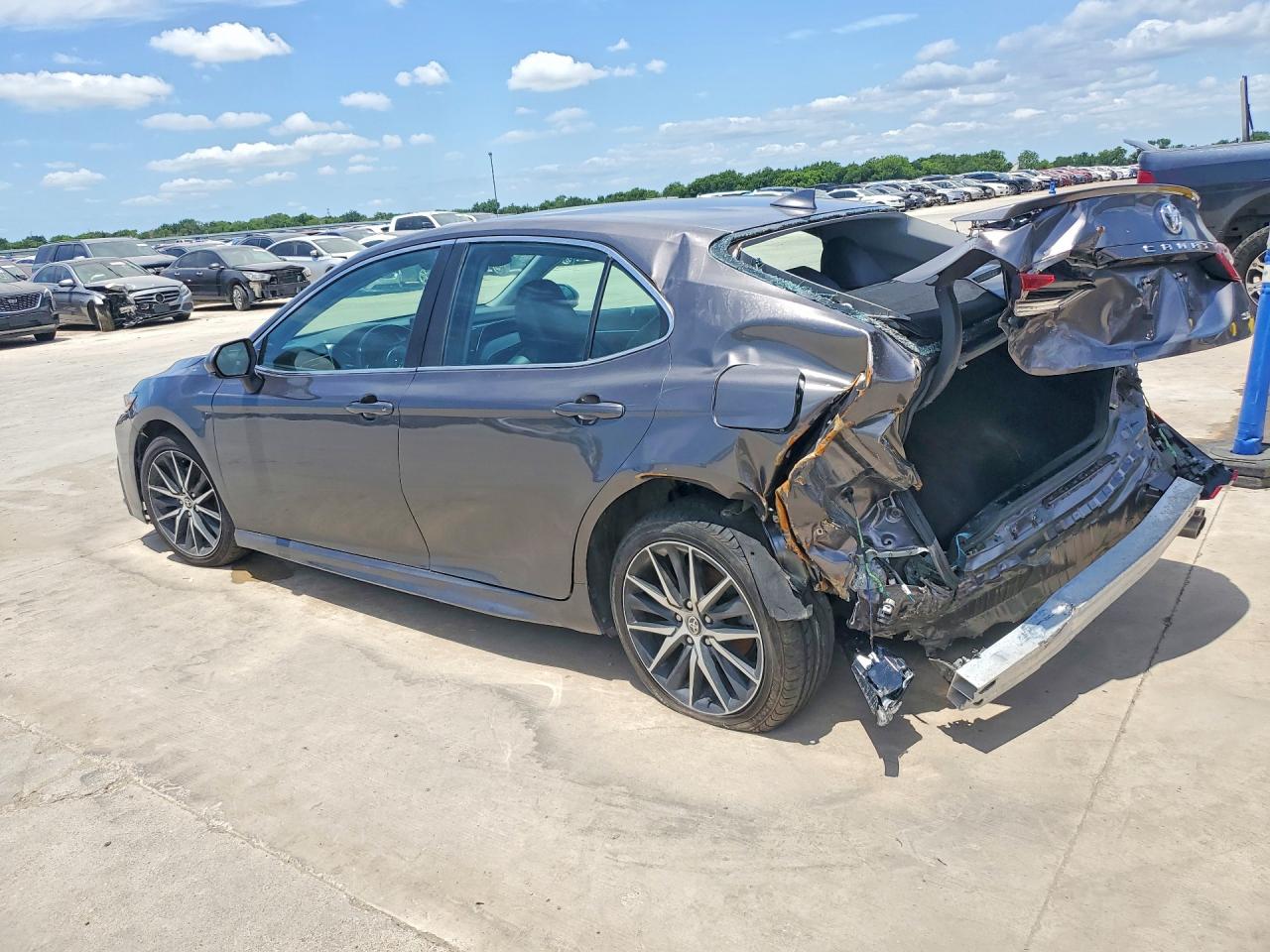 2023 TOYOTA CAMRY SE — снимка 2