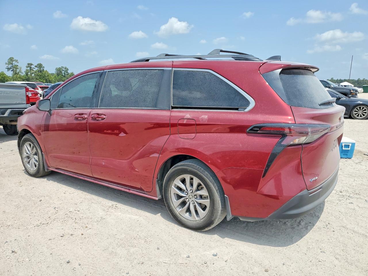 2025 TOYOTA SIENNA LE — снимка 2