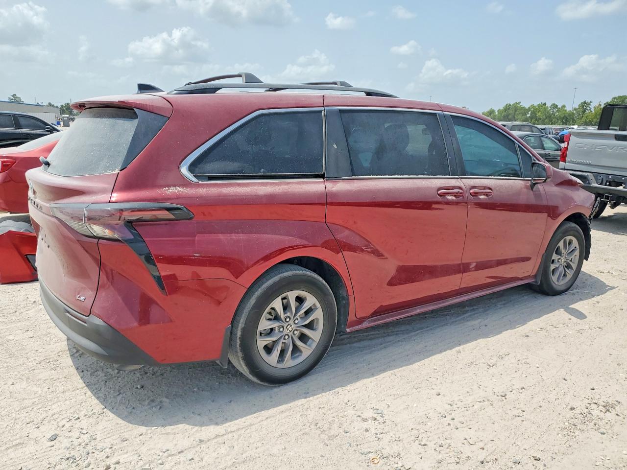 2025 TOYOTA SIENNA LE — снимка 3