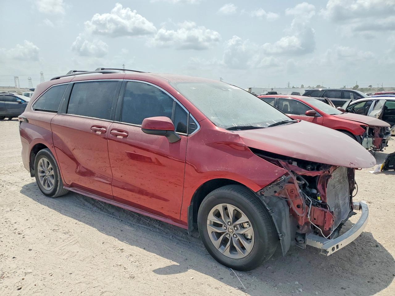 2025 TOYOTA SIENNA LE — снимка 4