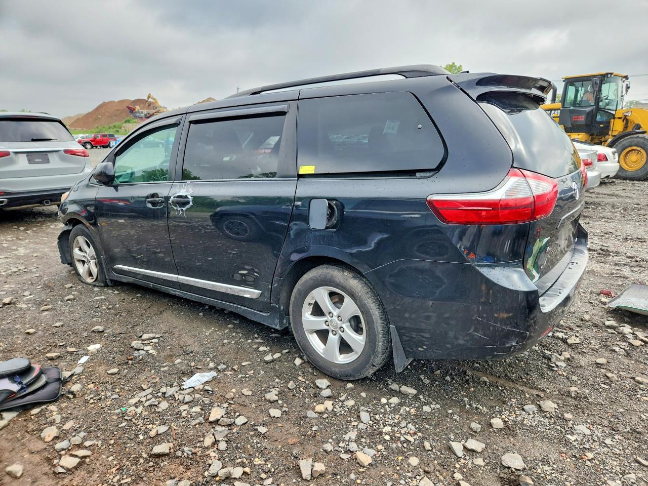 2018 TOYOTA SIENNA LE — снимка 2