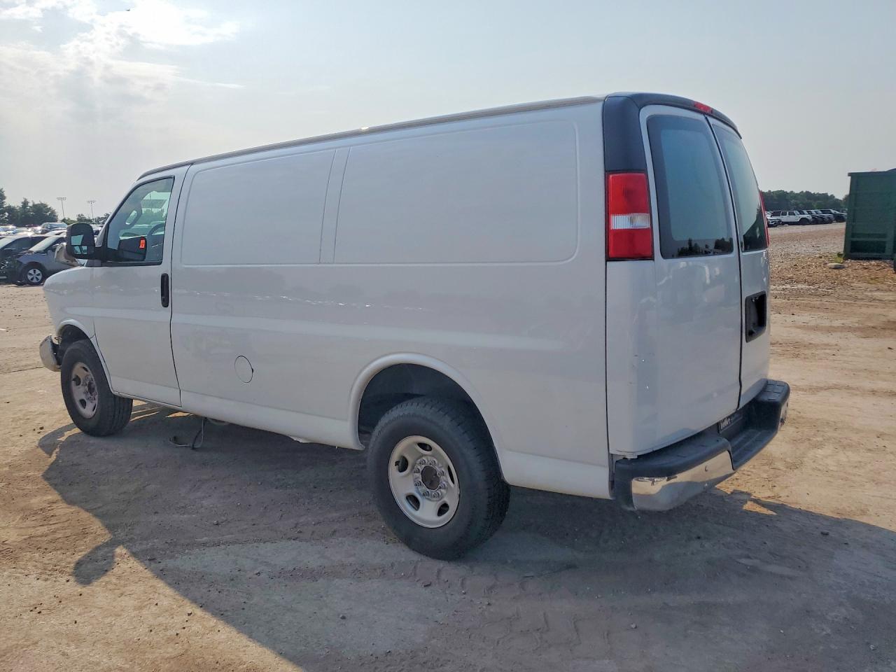 2020 CHEVROLET EXPRESS G2500 — снимка 2