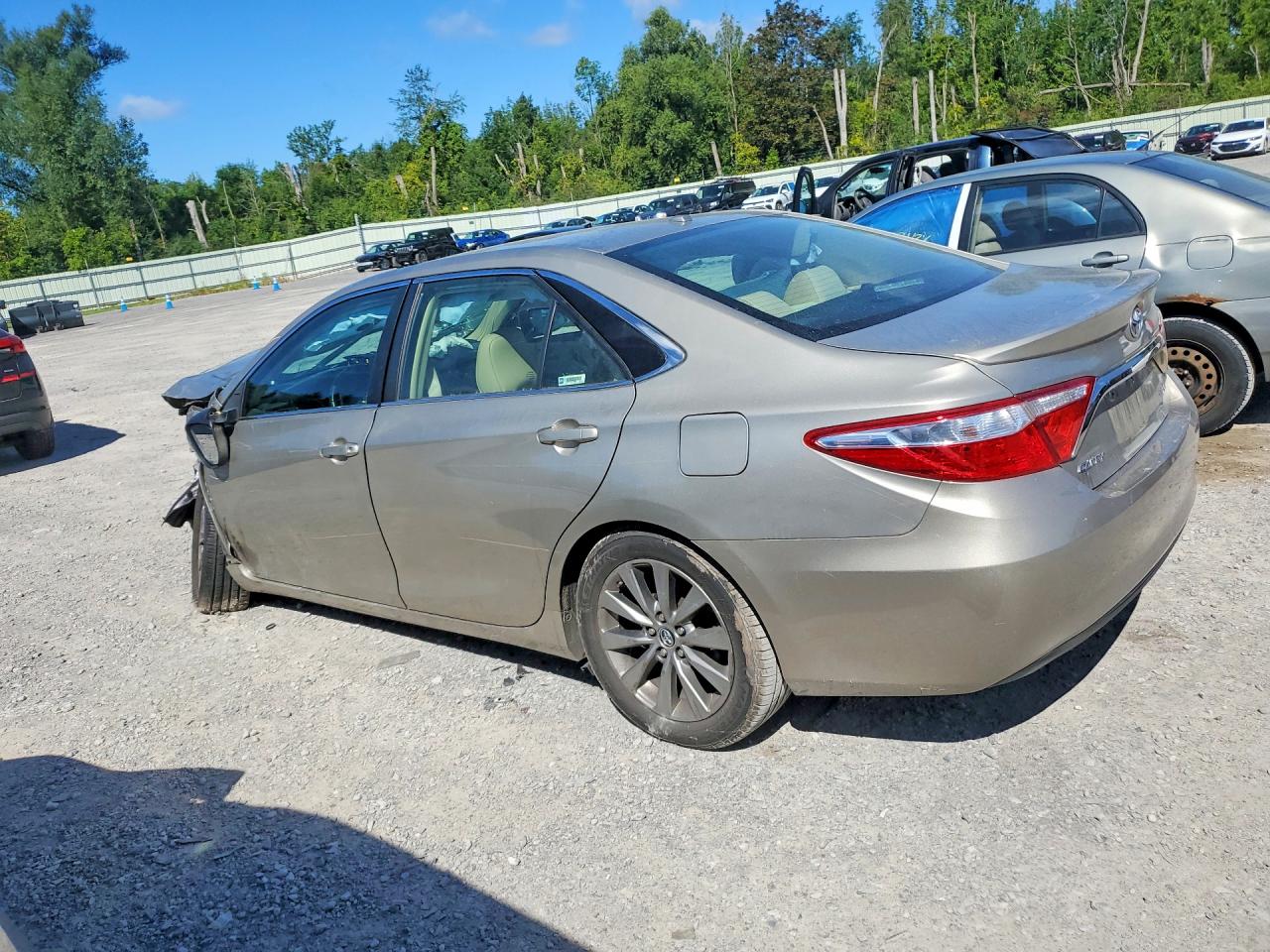 2016 TOYOTA CAMRY XLE — снимка 2