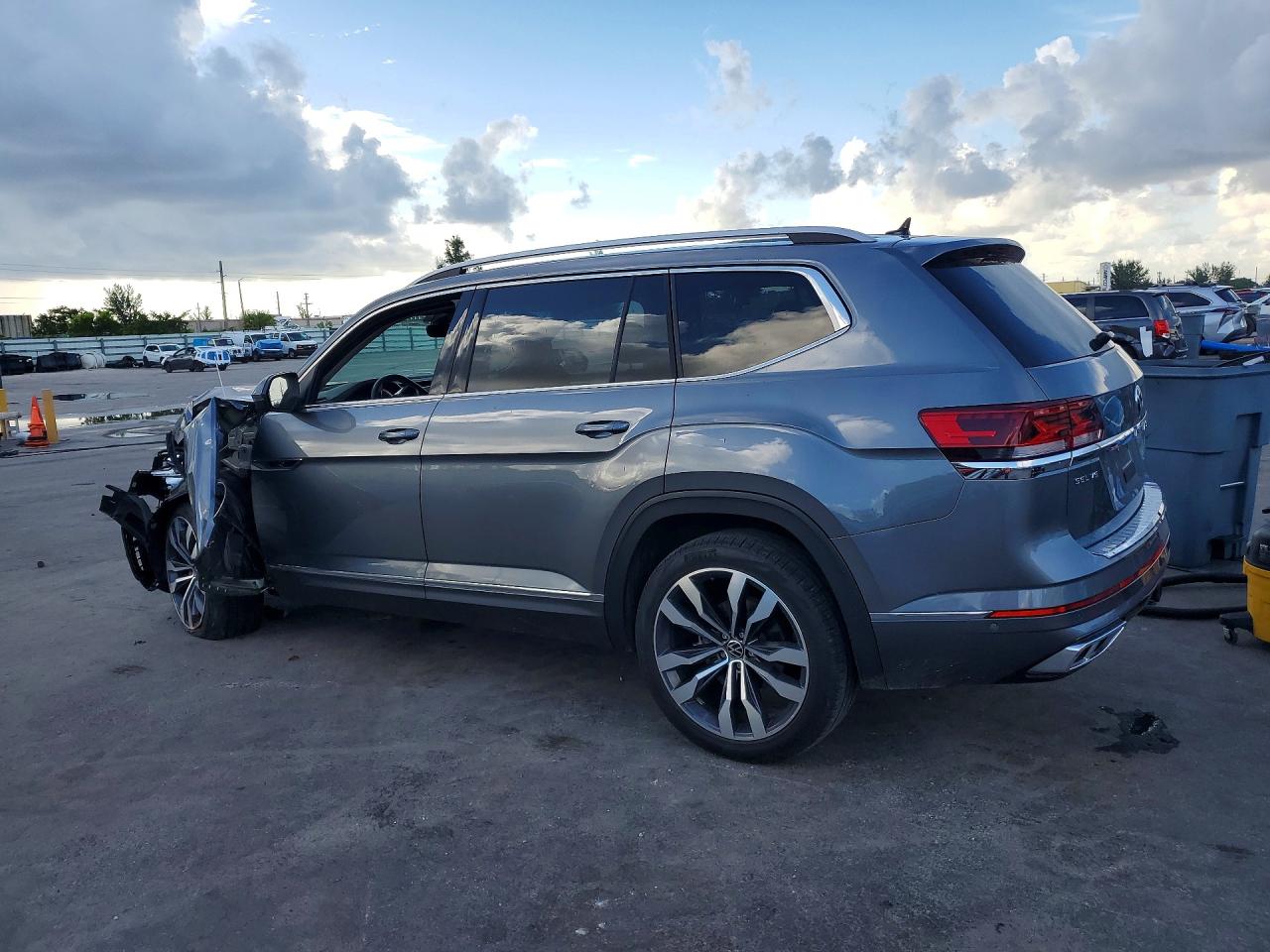 2022 VOLKSWAGEN ATLAS SEL PREMIUM R-LINE — снимка 2