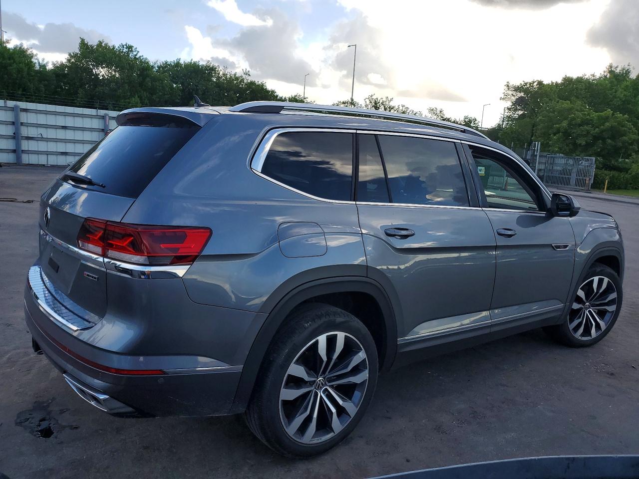 2022 VOLKSWAGEN ATLAS SEL PREMIUM R-LINE — снимка 3
