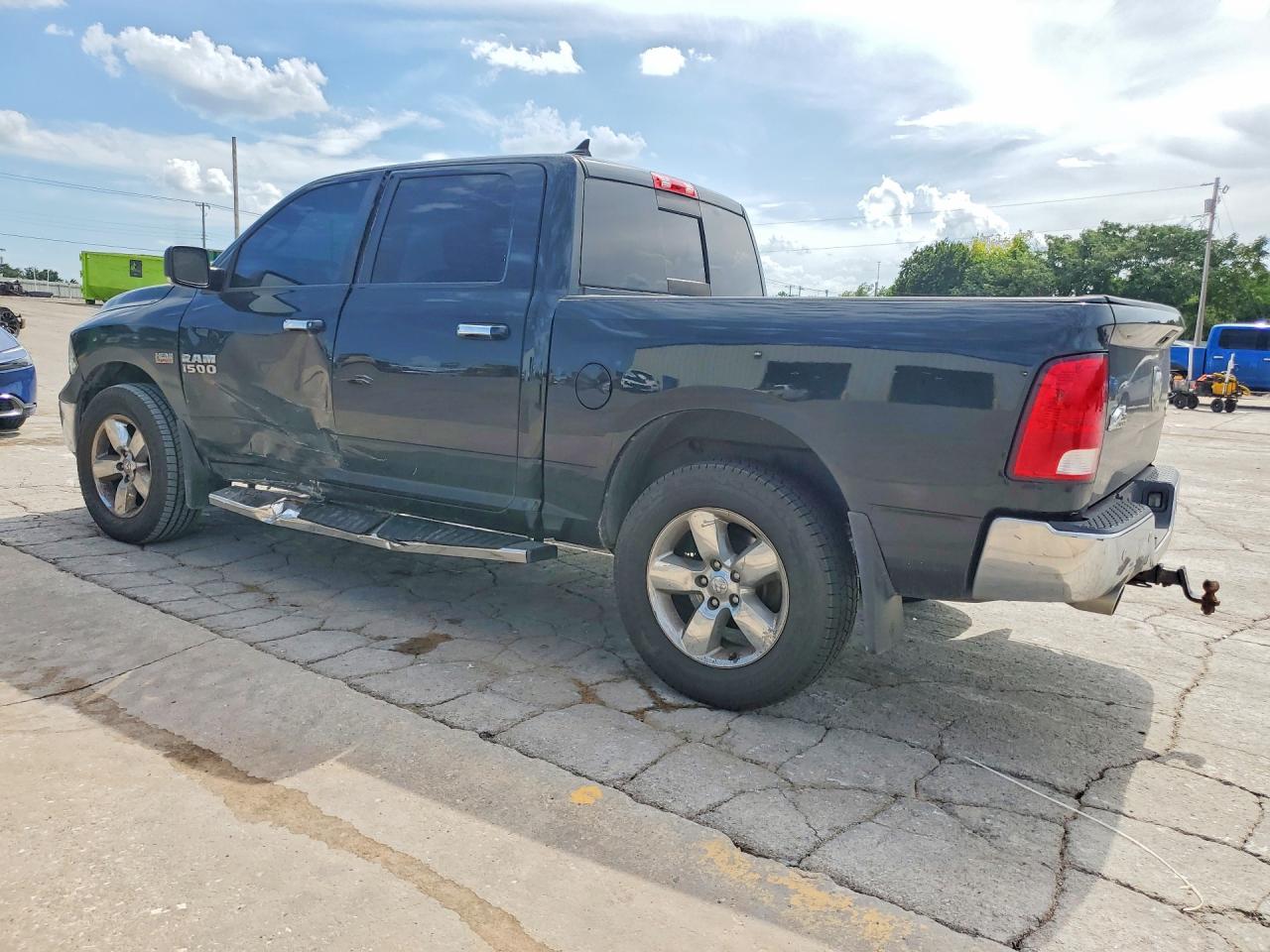 2016 RAM 1500 SLT — снимка 2