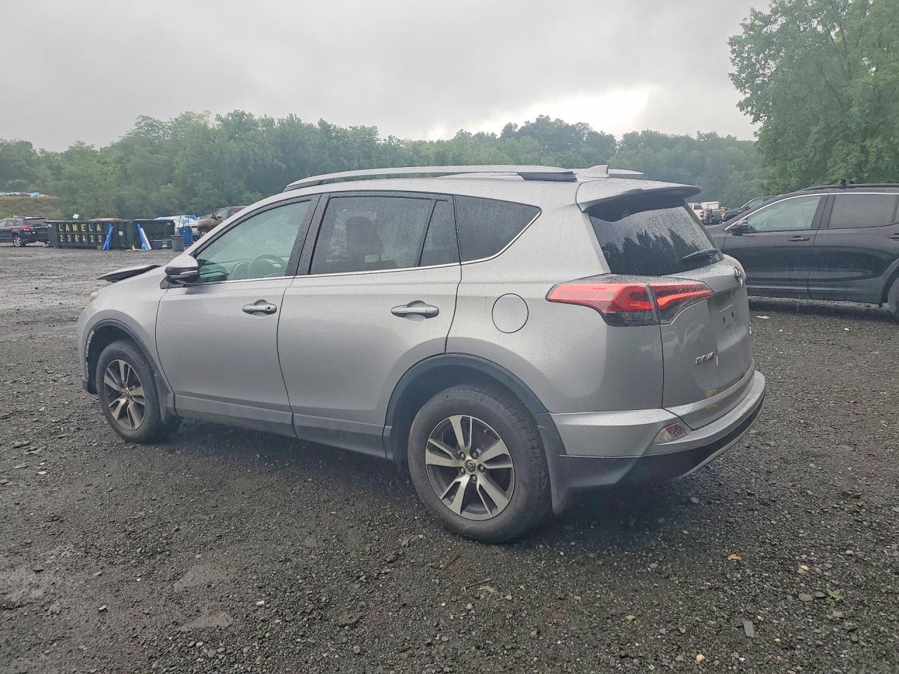 2017 TOYOTA RAV4 XLE — снимка 2