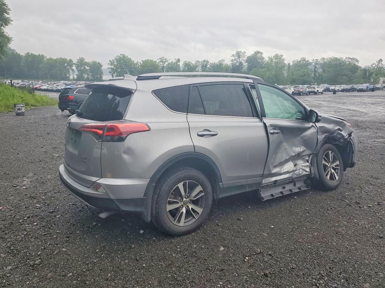 2017 TOYOTA RAV4 XLE — снимка 3