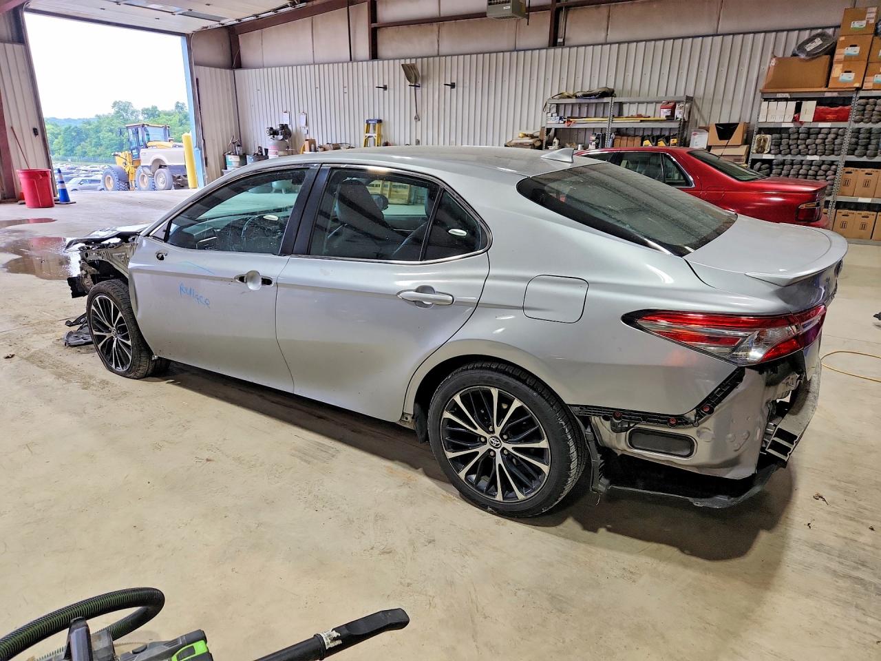 2019 TOYOTA CAMRY SE — снимка 2