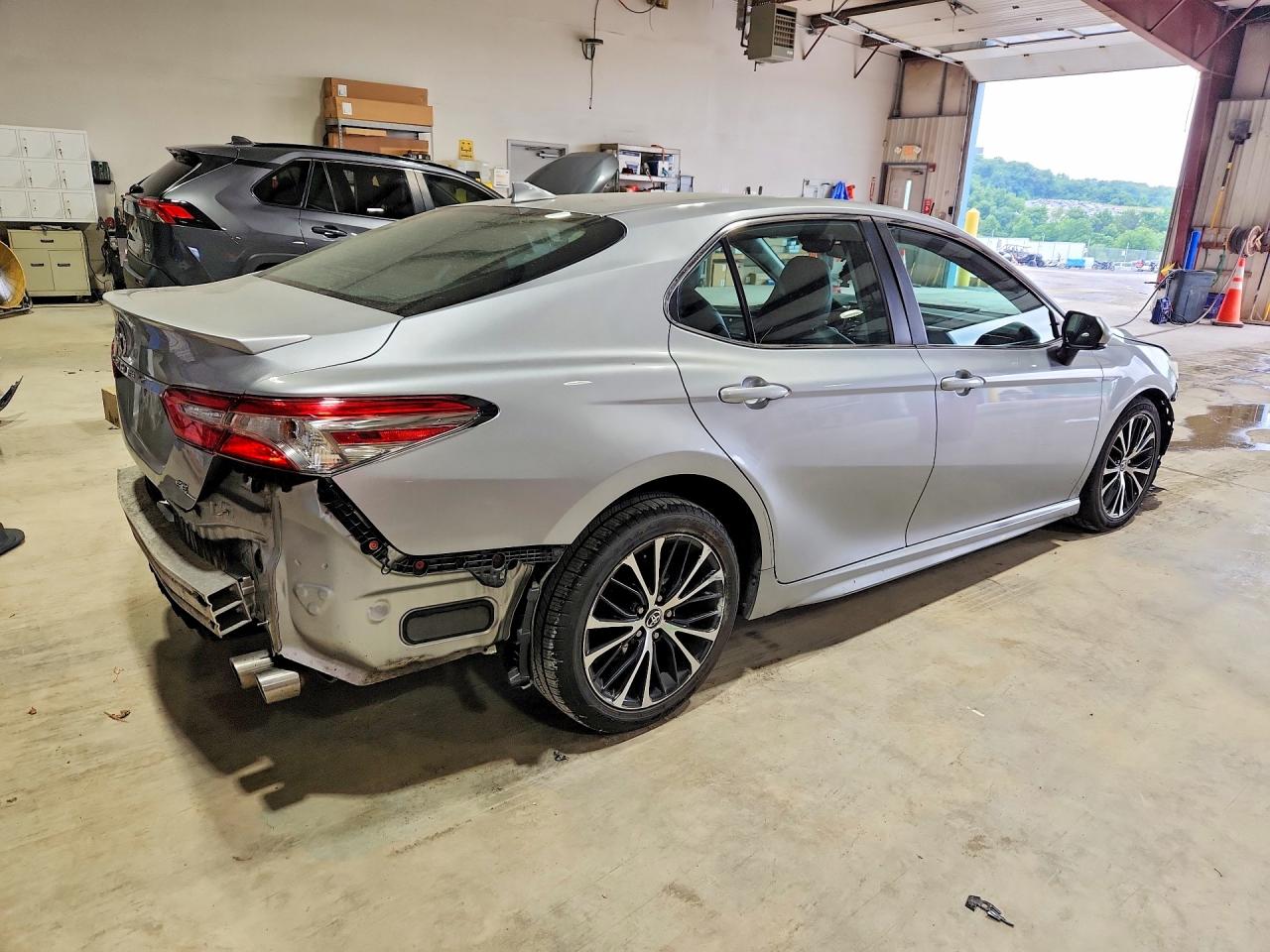 2019 TOYOTA CAMRY SE — снимка 3