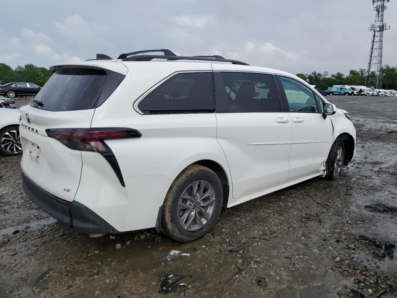 2025 TOYOTA SIENNA LE — снимка 3
