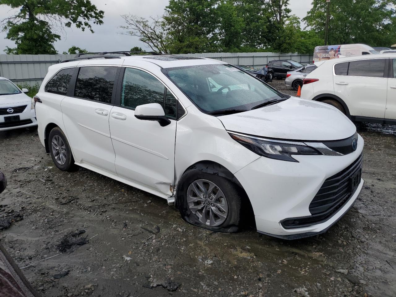 2025 TOYOTA SIENNA LE — снимка 4