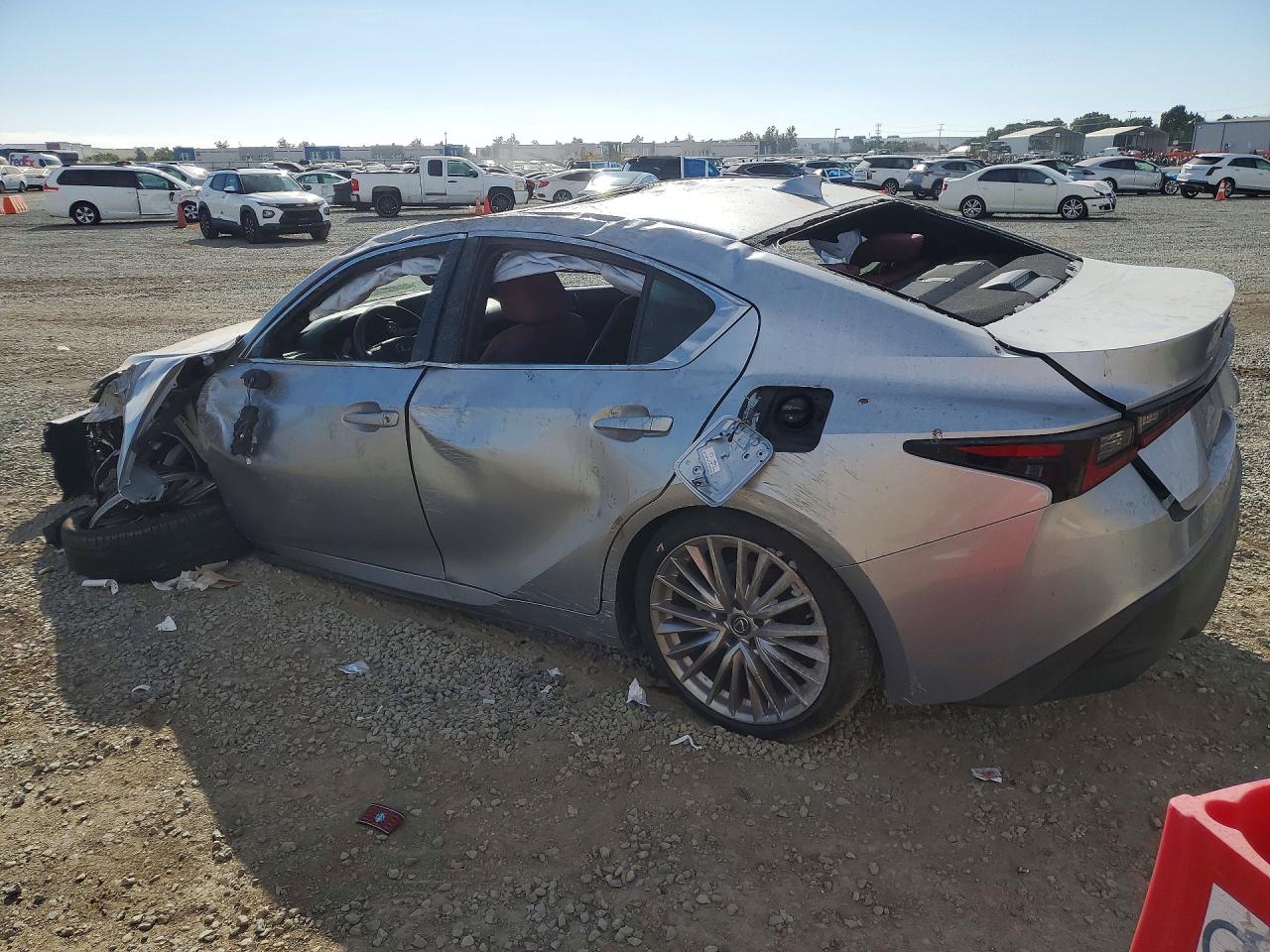 2023 LEXUS IS 300 — снимка 2