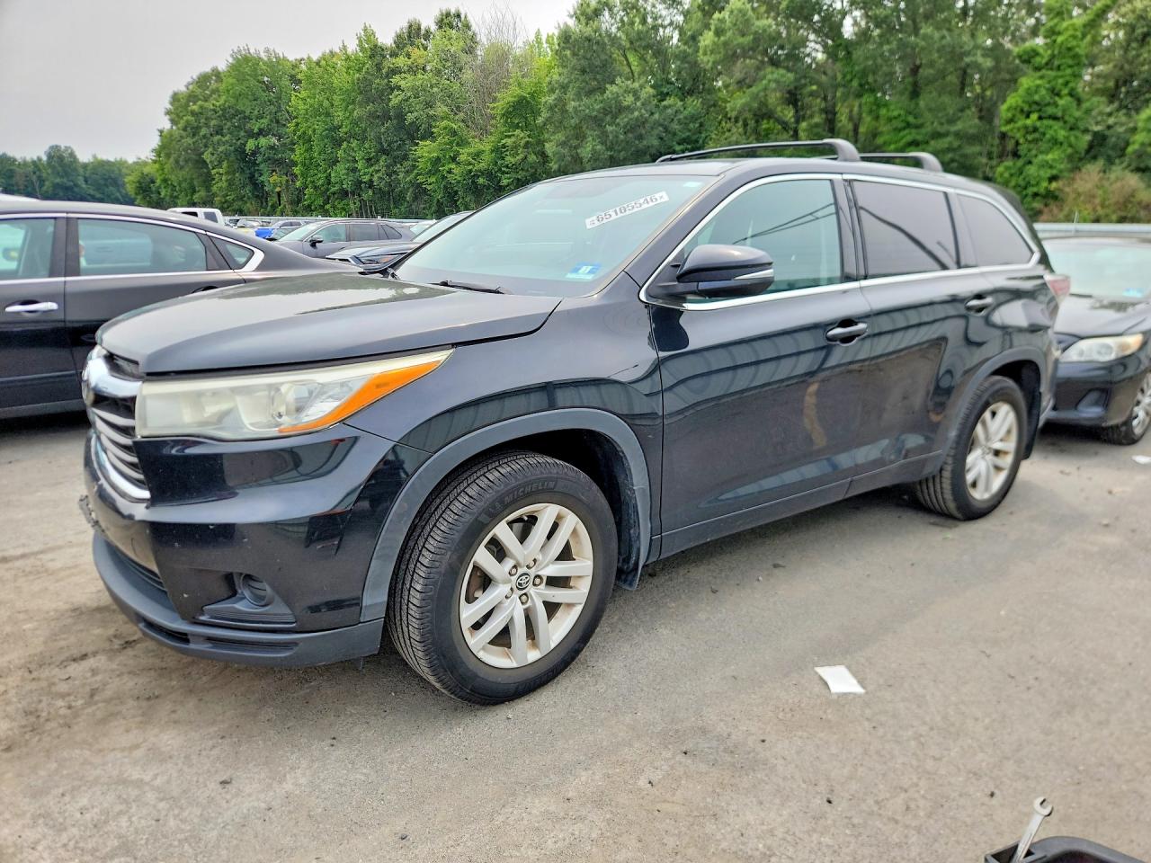 2016 TOYOTA HIGHLANDER LE