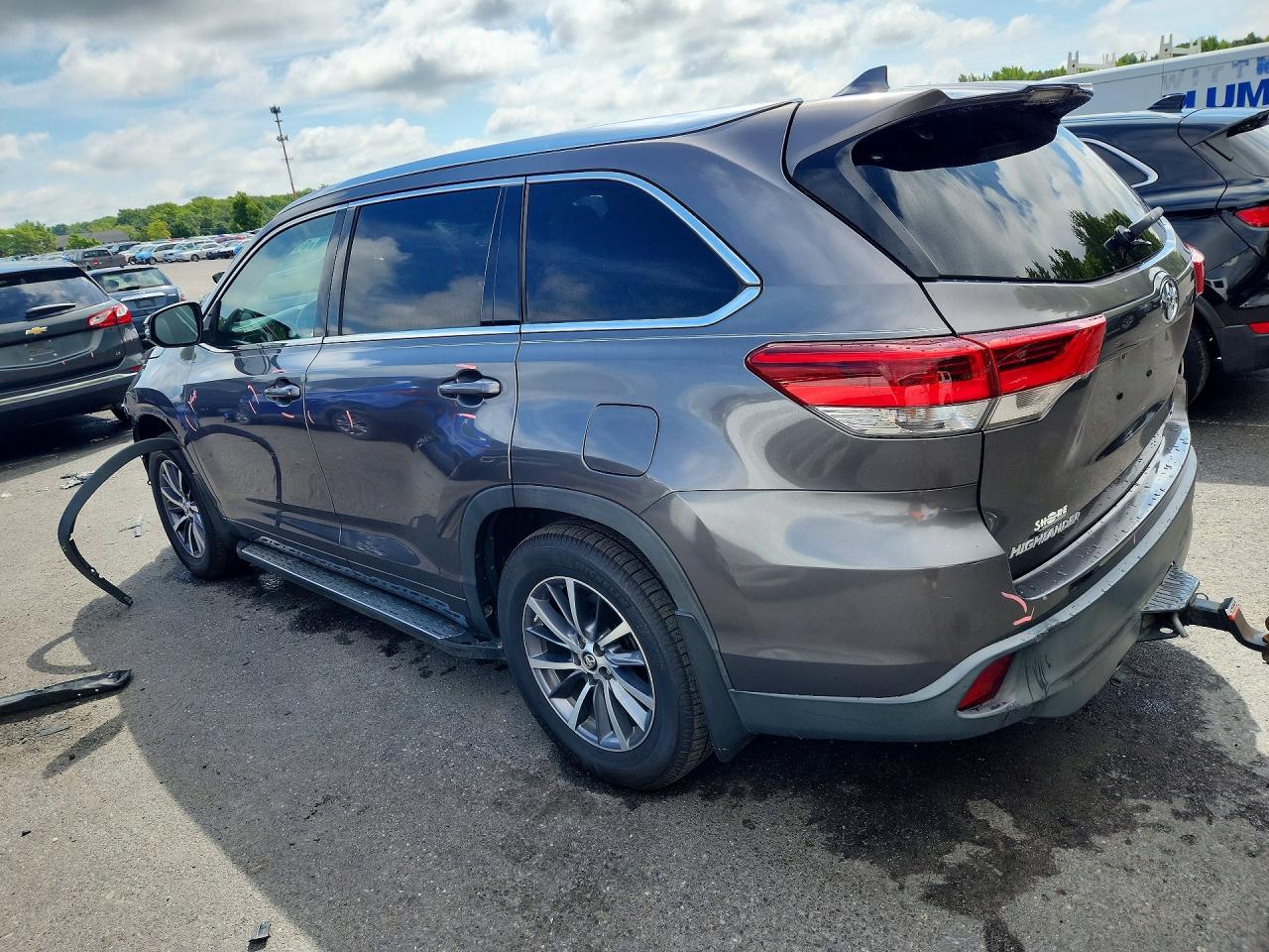 2017 TOYOTA HIGHLANDER XLE — снимка 2