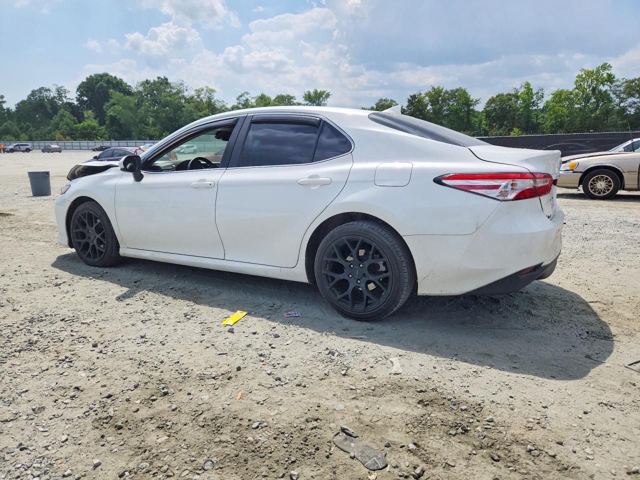 2020 TOYOTA CAMRY LE — снимка 2