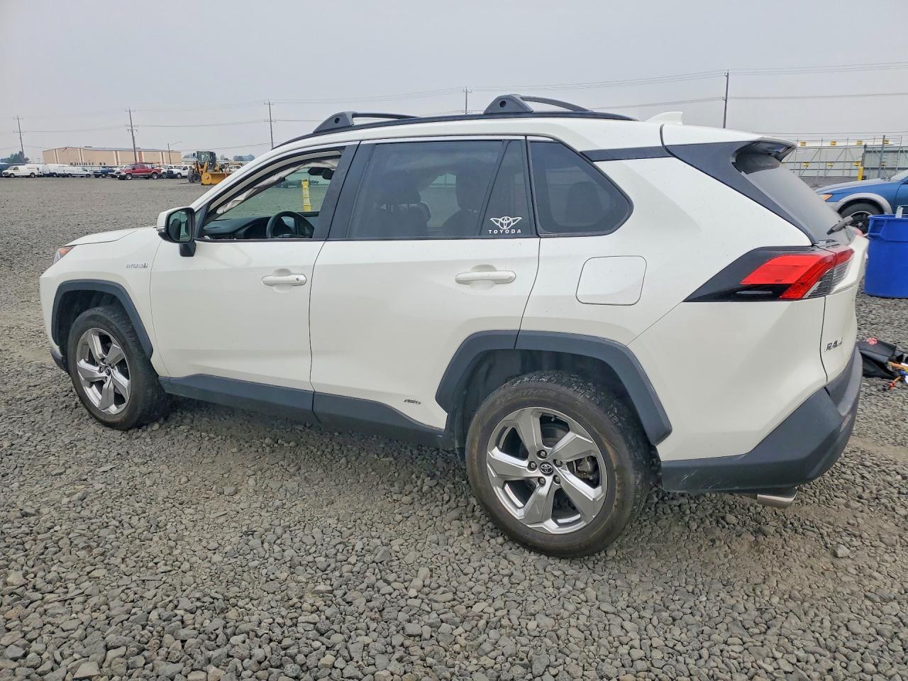 2021 TOYOTA RAV4 HYBRID XLE PREMIUM — снимка 2