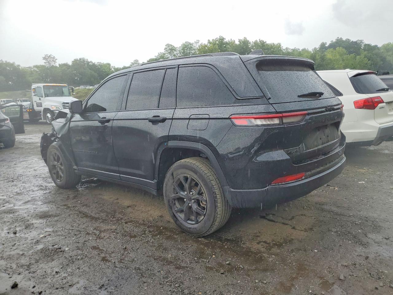 2024 JEEP GRAND CHEROKEE LAREDO — снимка 2
