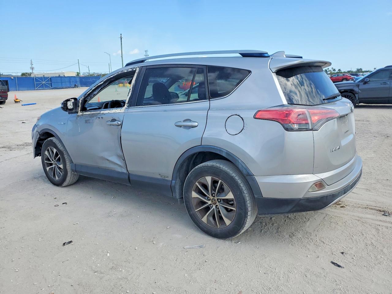 2018 TOYOTA RAV4 HYBRID LE — снимка 2