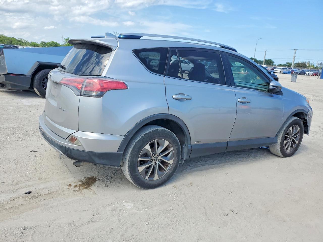 2018 TOYOTA RAV4 HYBRID LE — снимка 3