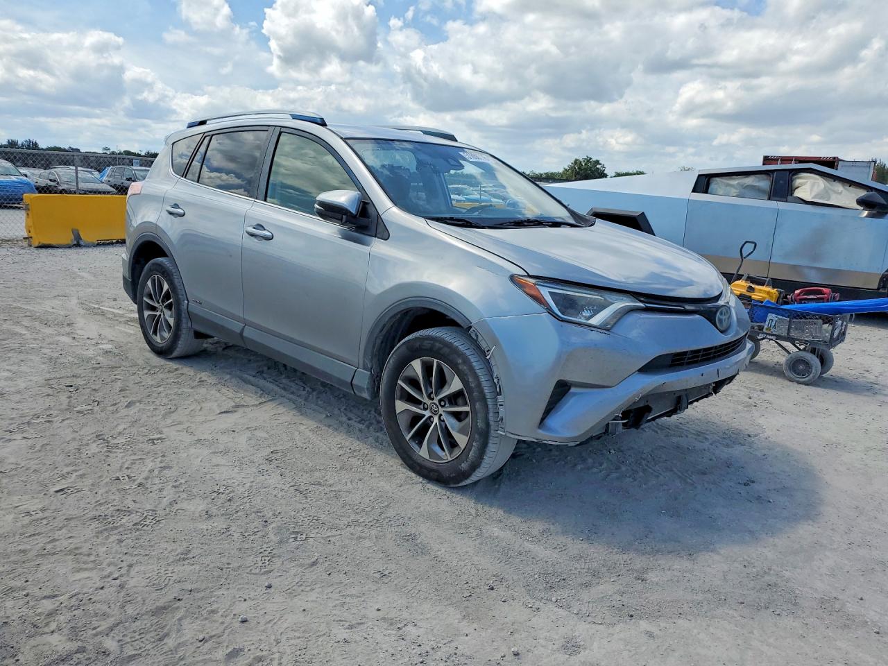 2018 TOYOTA RAV4 HYBRID LE — снимка 4