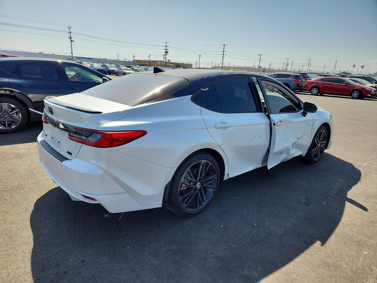 2025 TOYOTA CAMRY XSE — снимка 3