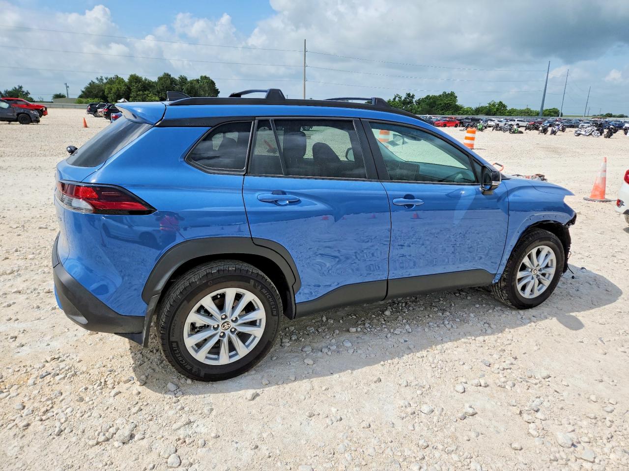 2026 TOYOTA COROLLA CROSS LE — снимка 3