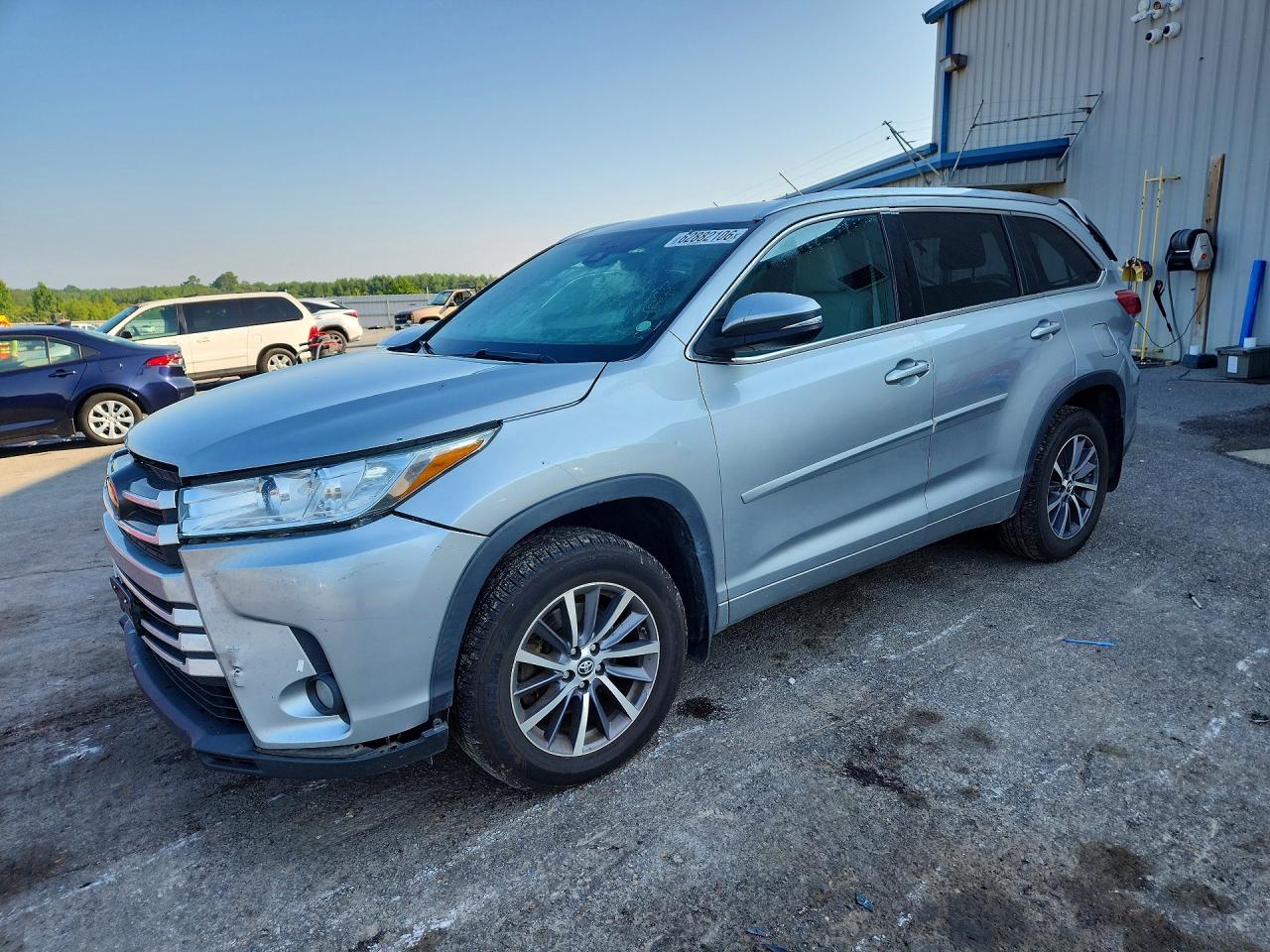 2017 TOYOTA HIGHLANDER XLE