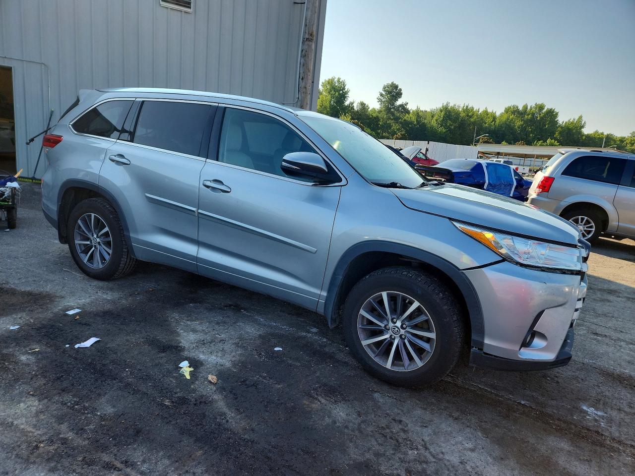 2017 TOYOTA HIGHLANDER XLE — снимка 4
